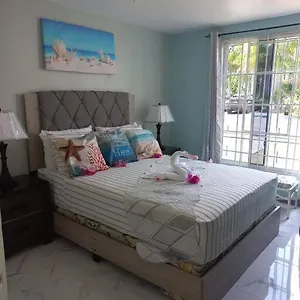  Apartment Sea Castles La Vue Jamaica