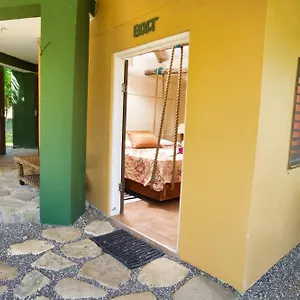Inn Strawberry Fields Together, Robins Bay